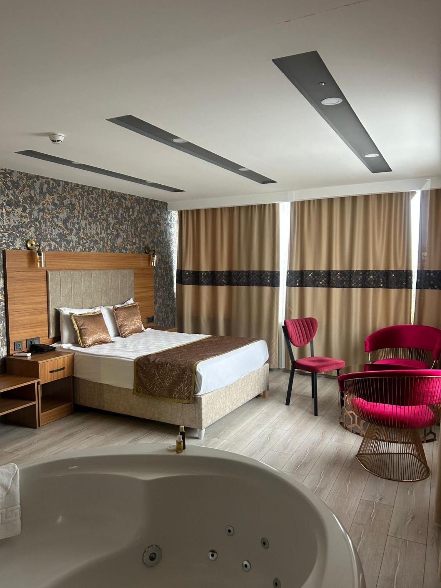 Golden Lux Hotel