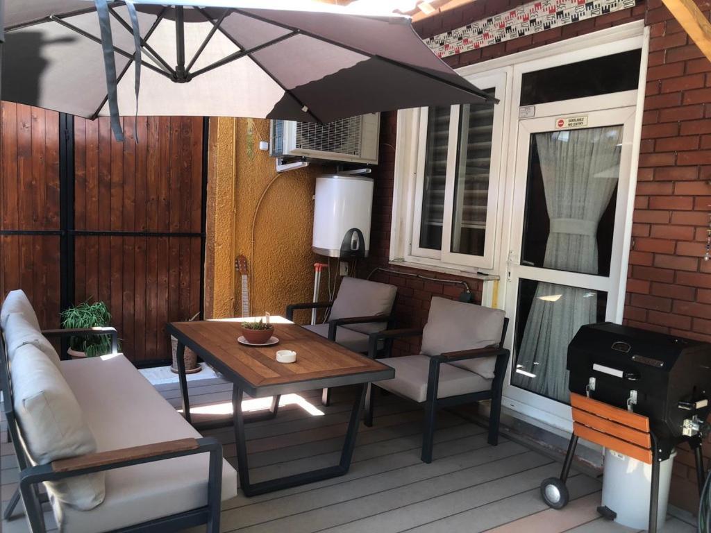 Kaleici Muestakil Kisiye Oezel Bahceli Muestakil Villa Antalya