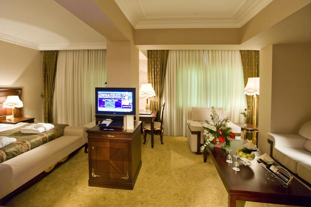 Hotel Latanya Palm & Airport