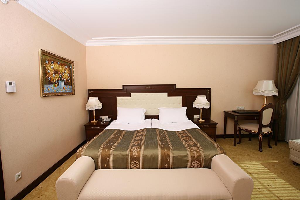 Hotel Latanya Palm & Airport