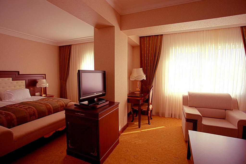 Hotel Latanya Palm & Airport 4*