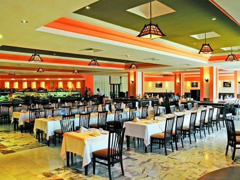 Adonis Hotel 4*