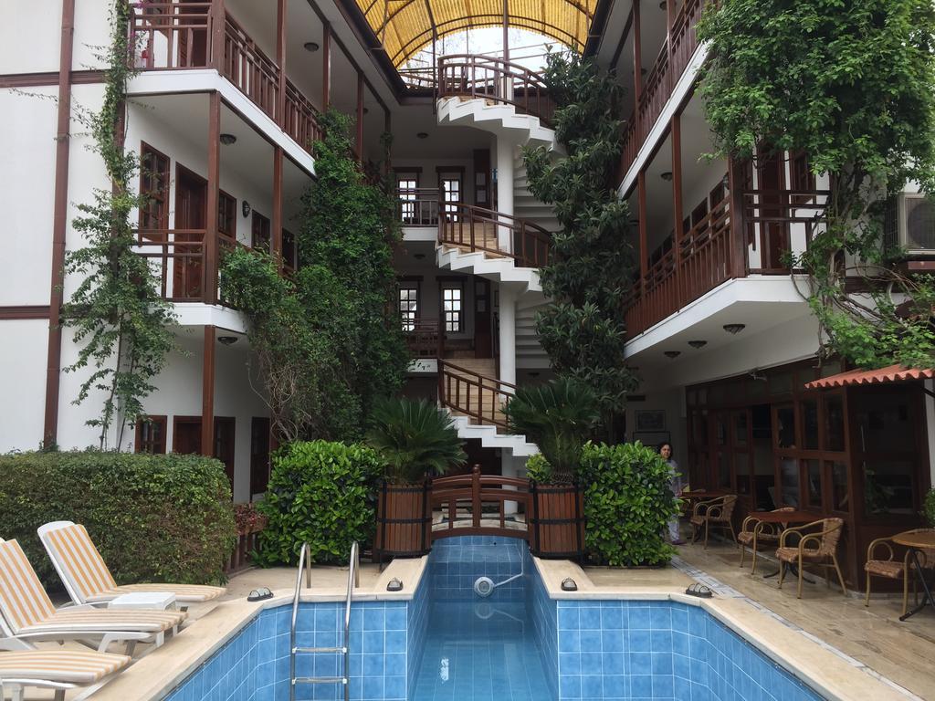 Otel Karyatit Kaleici 2*