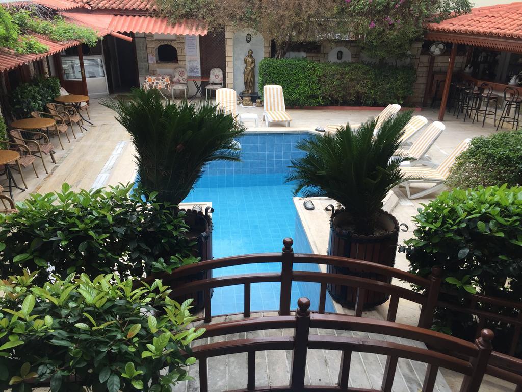Otel Karyatit Kaleici 2*