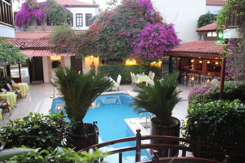 Karyatit Kaleici 2* Antalya