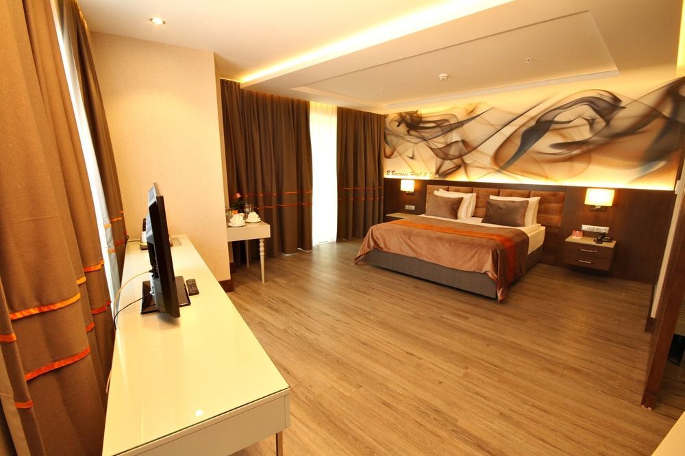 B Business & Hotel