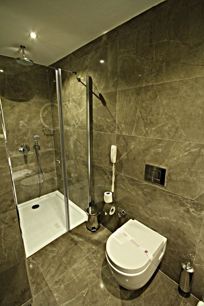 Hotel B Business &