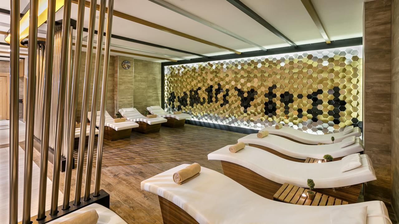 Hotel B Business &