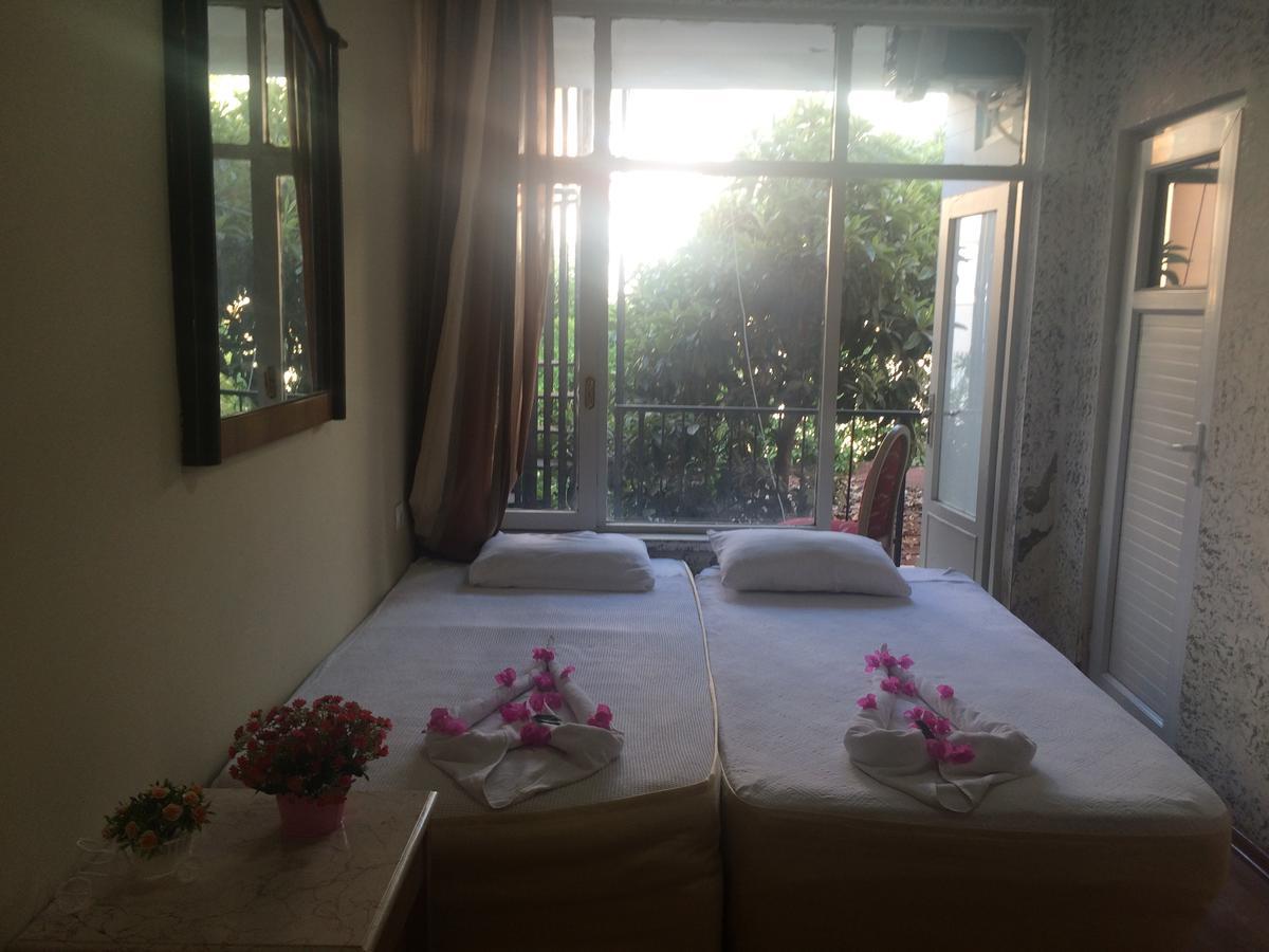 Uyar Palace Hostel *