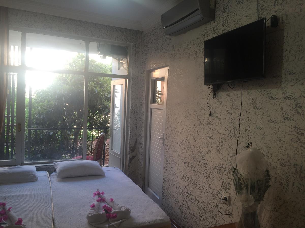 Uyar Palace Hostel *