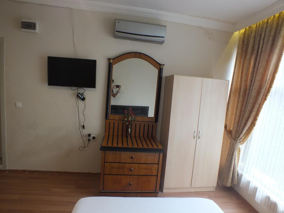 Hostel Uyar Palace *