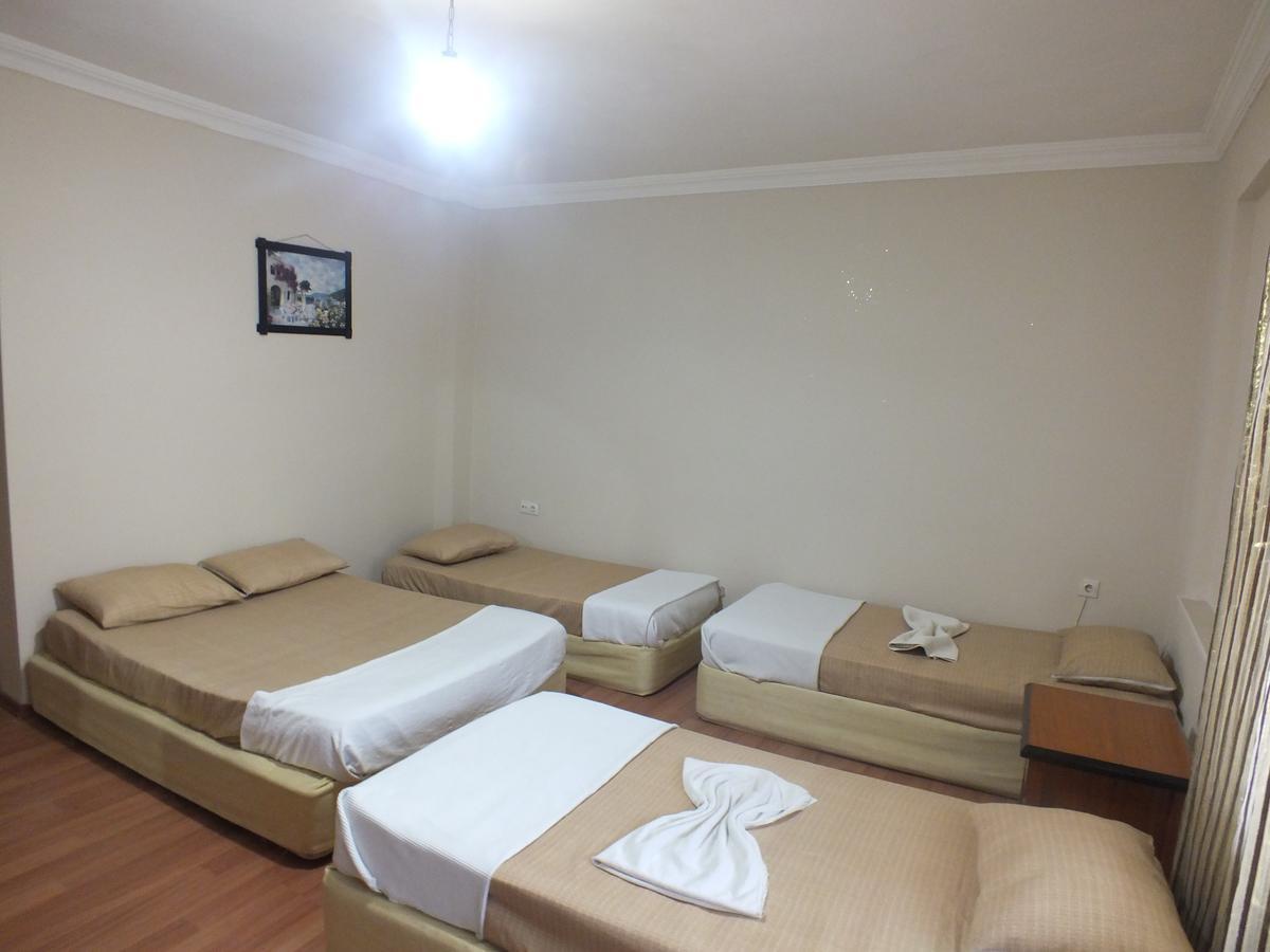 Hostel Uyar Palace *