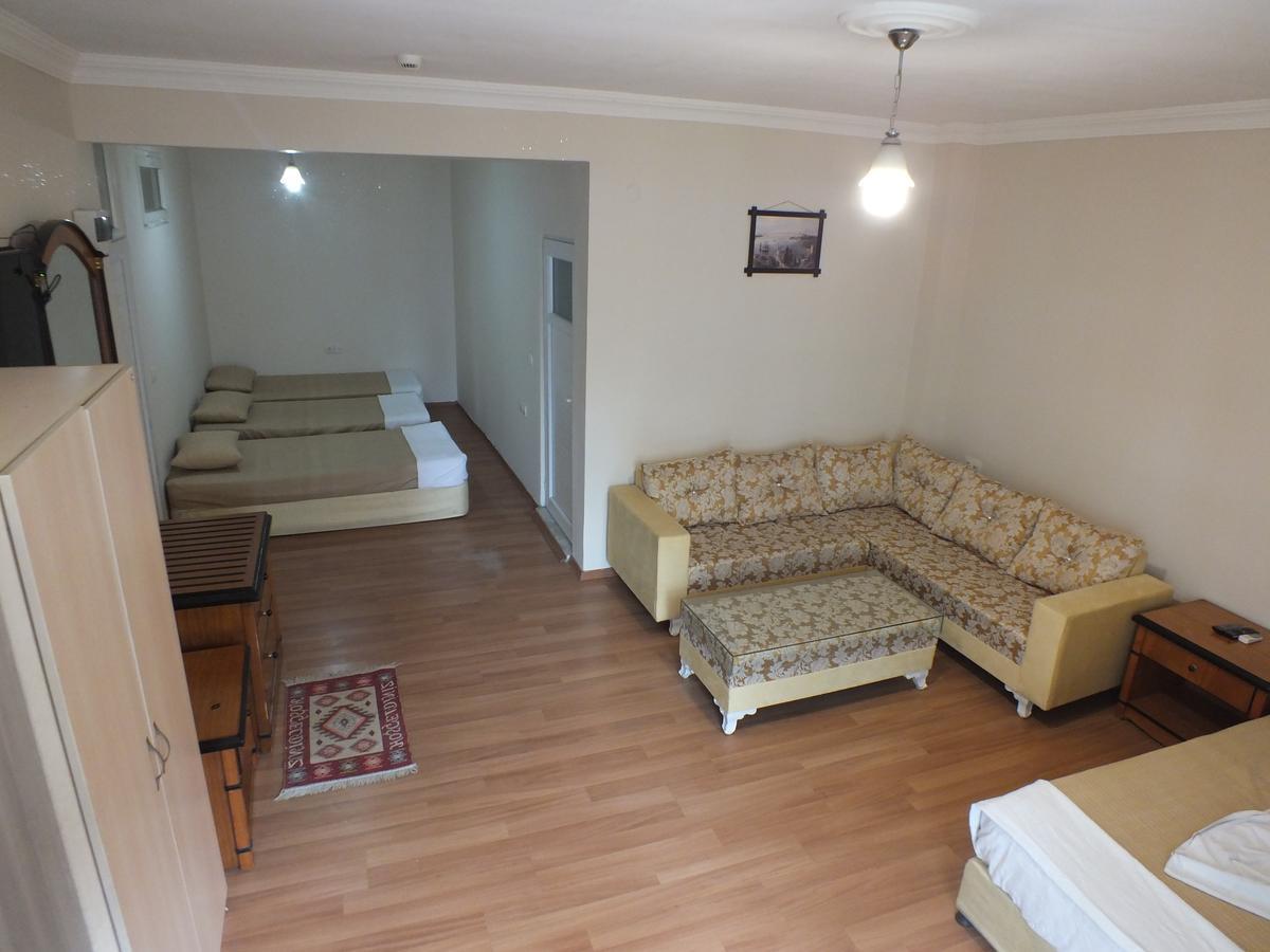 Uyar Palace *