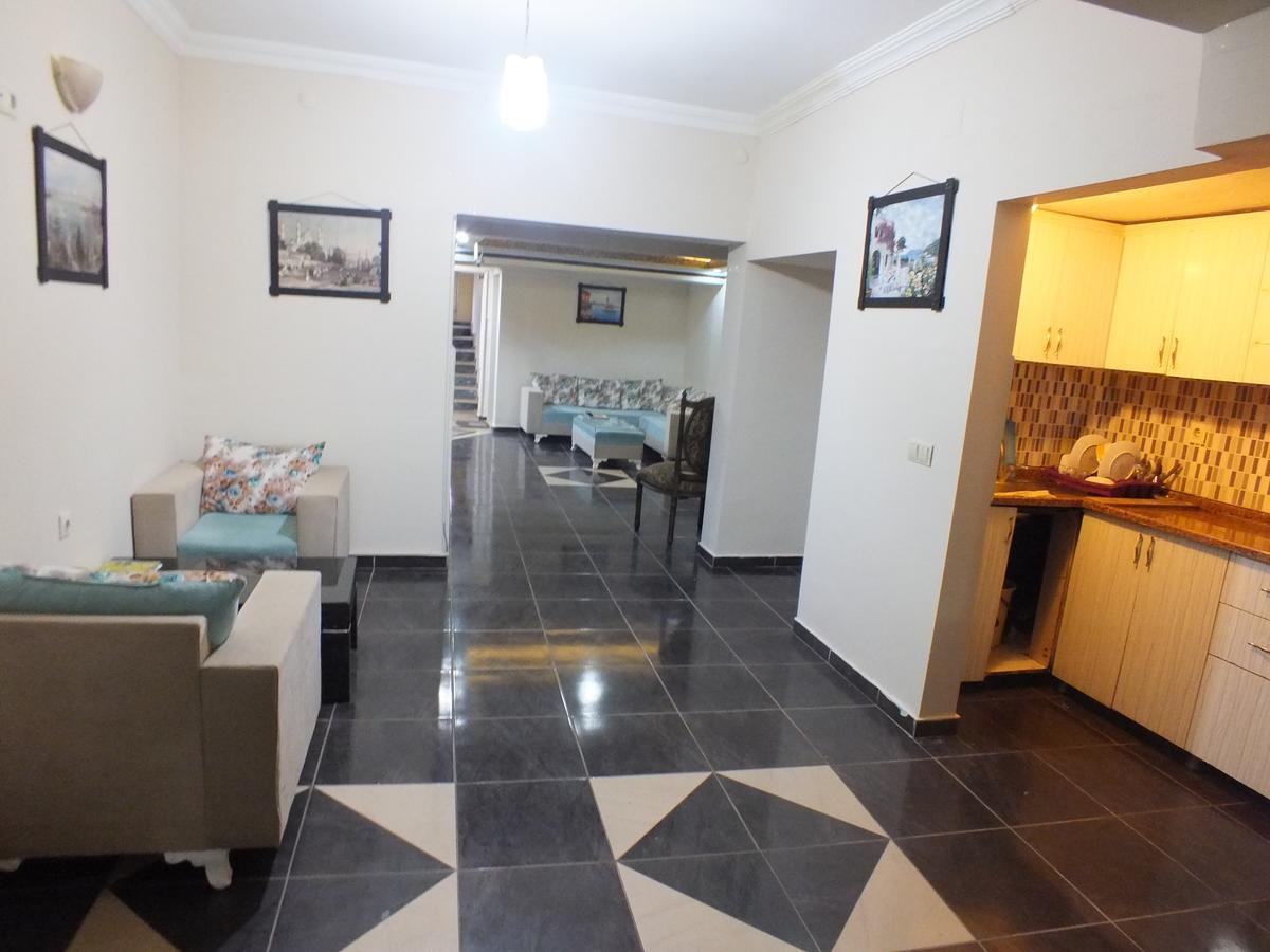 Uyar Palace Hostel