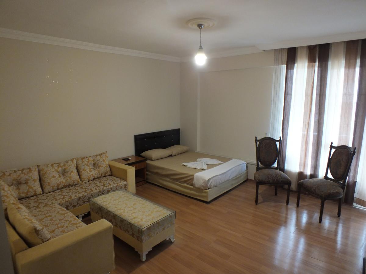 Uyar Palace Hostel *