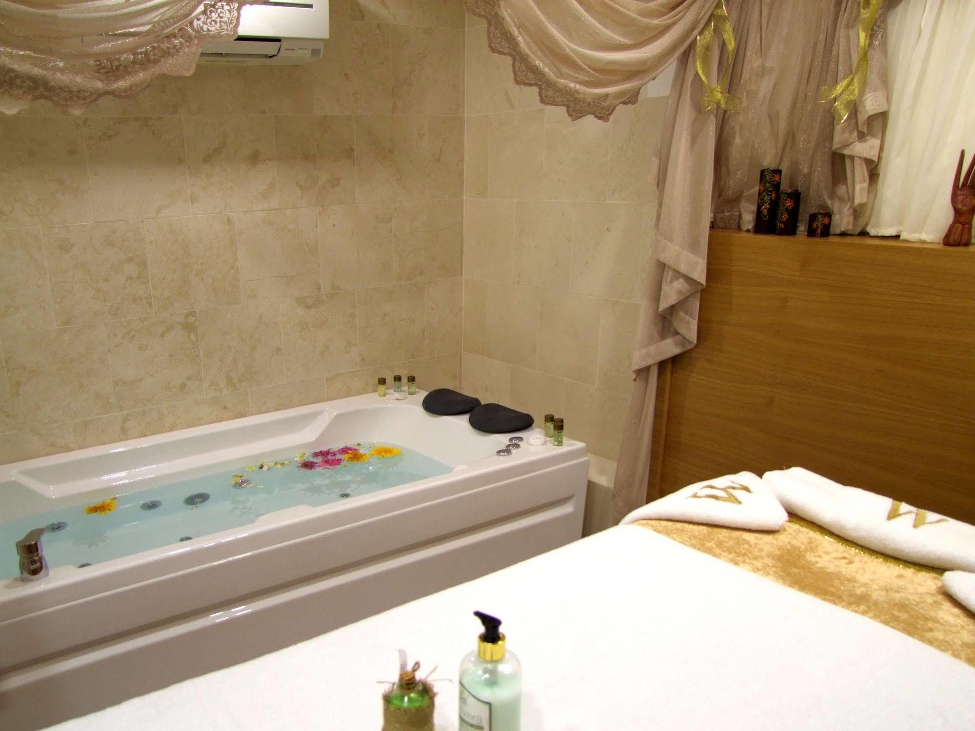 Wise & - Adults Only Hotel