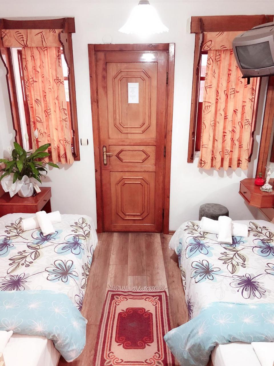 Karyatit Kaleici Antalya