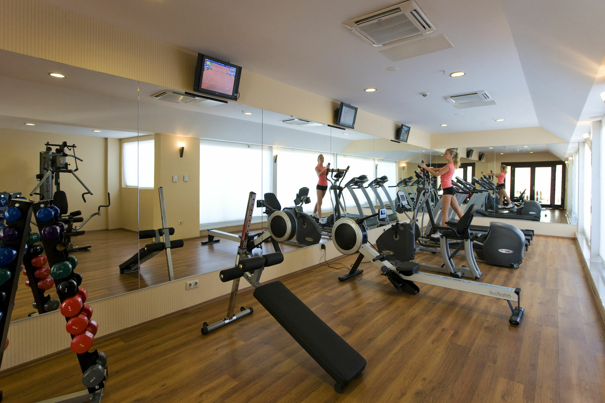 Latanya Palm & Airport Hotel 4*