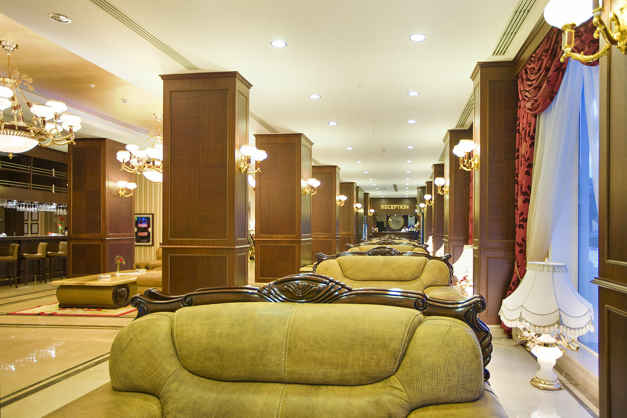 Latanya Palm & Airport 4*