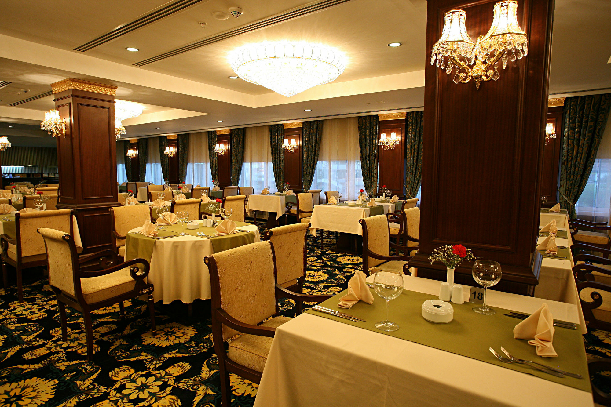 Hotel Latanya Palm & Airport 4*