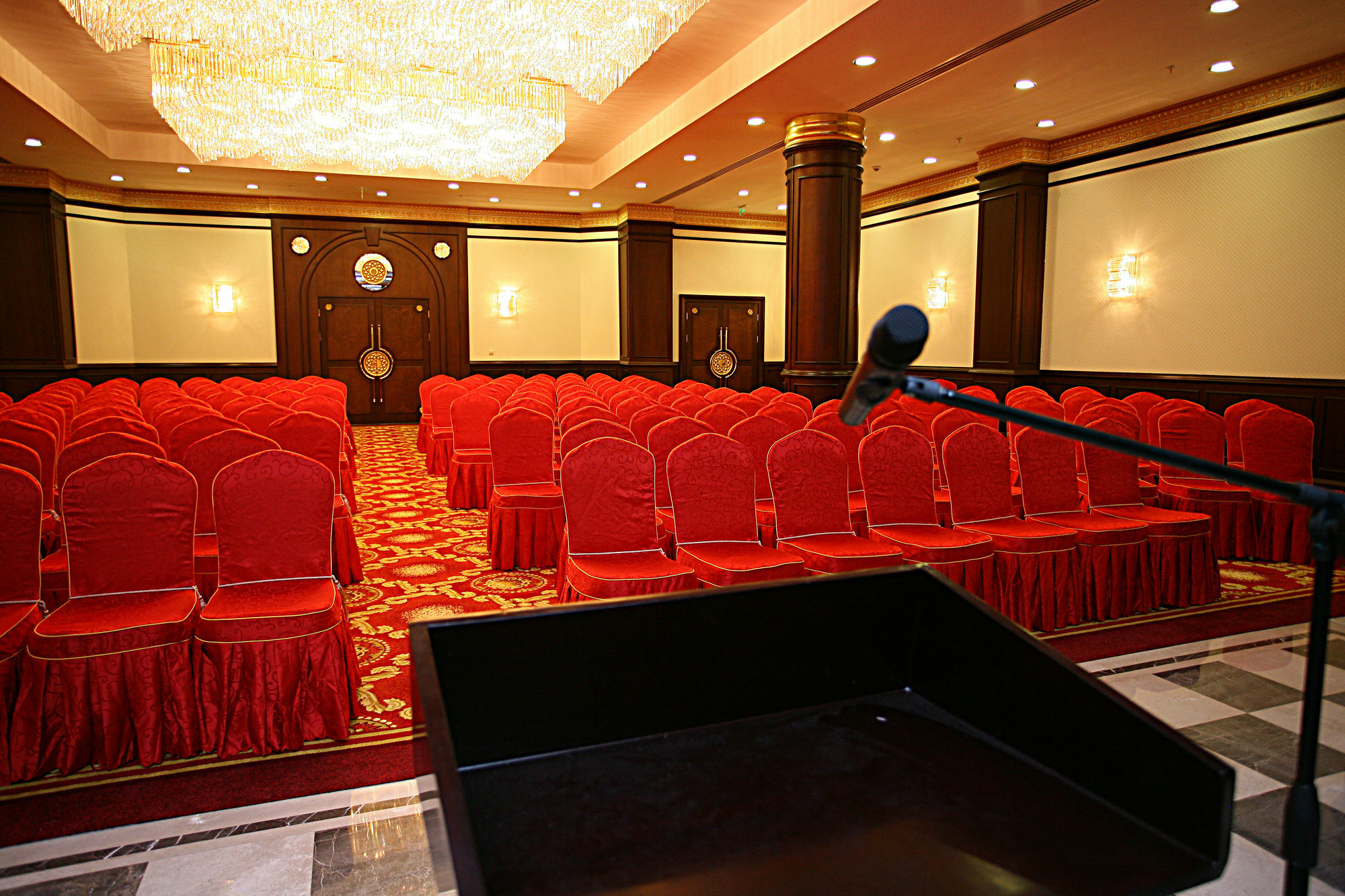 Latanya Palm & Airport Hotel