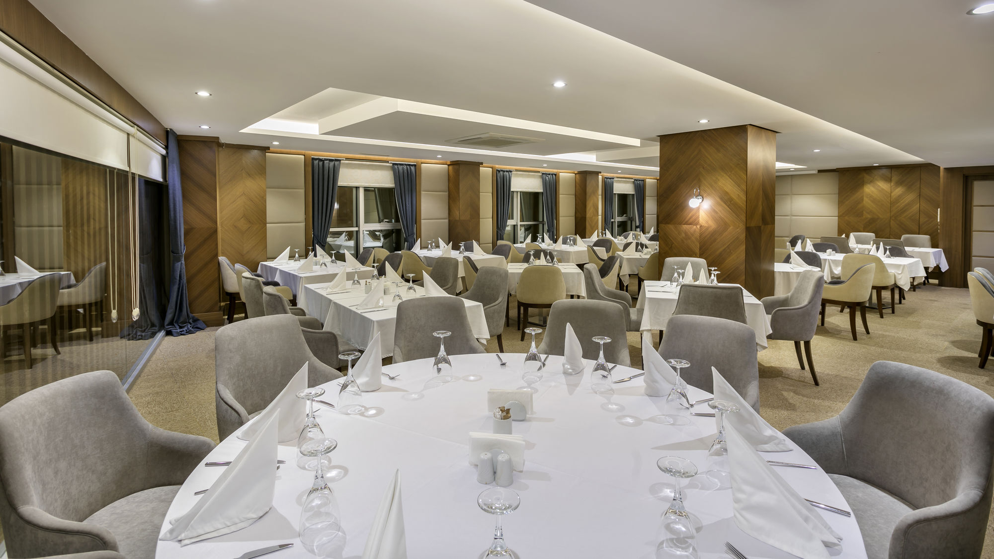 B Business & Hotel