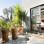 Pleasant Flat Near Hadrians Gate