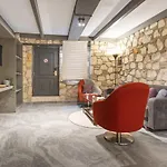 Charming Flat Near Hadrians Gate