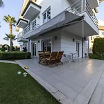 Central Villa With Garden And Pool In Kemer