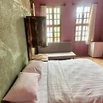 Otel Wood House