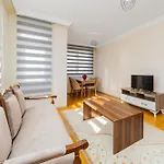 Central Flat W Balcony 10 Min To Hadrian Gates