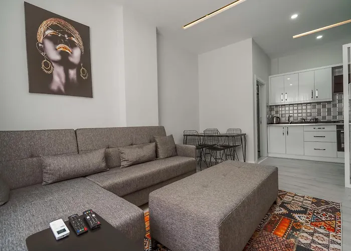 Charming And Central Flat Near Beach In Muratpasa