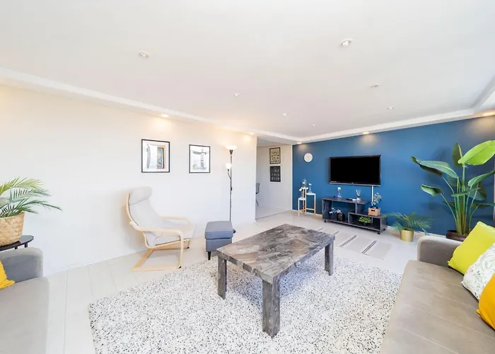 Superb Flat Near Hadrian\'S Gate
