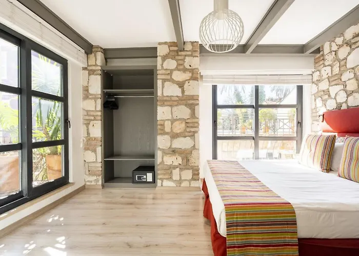 Pleasant Flat Near Hadrians Gate