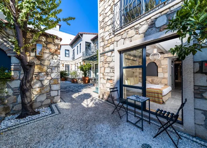 Charming Flat Near Hadrians Gate