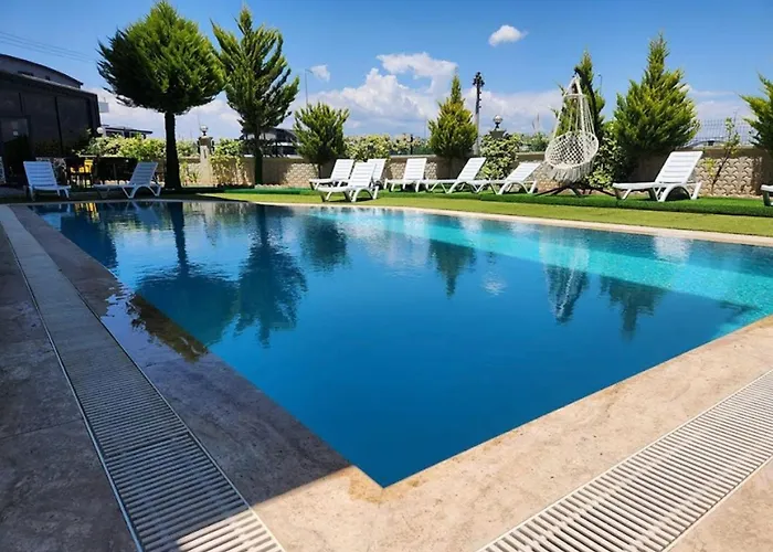 Gardenya Lara Suit Hotel