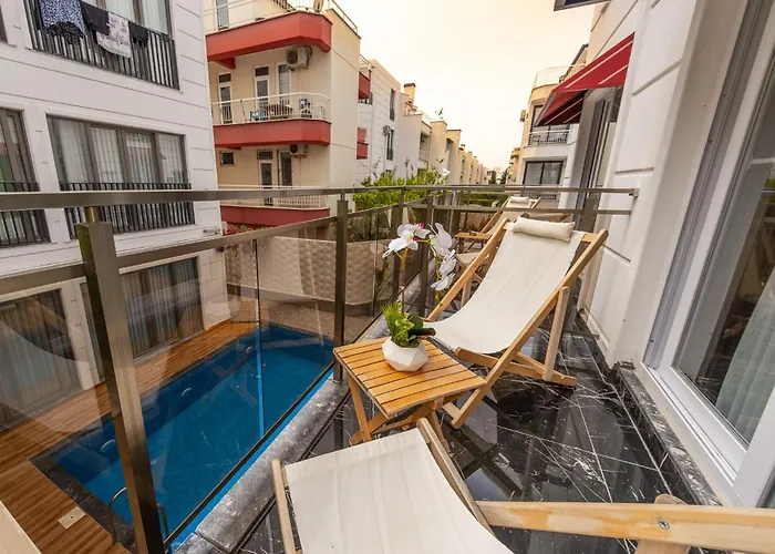 Mrt Suites Lara