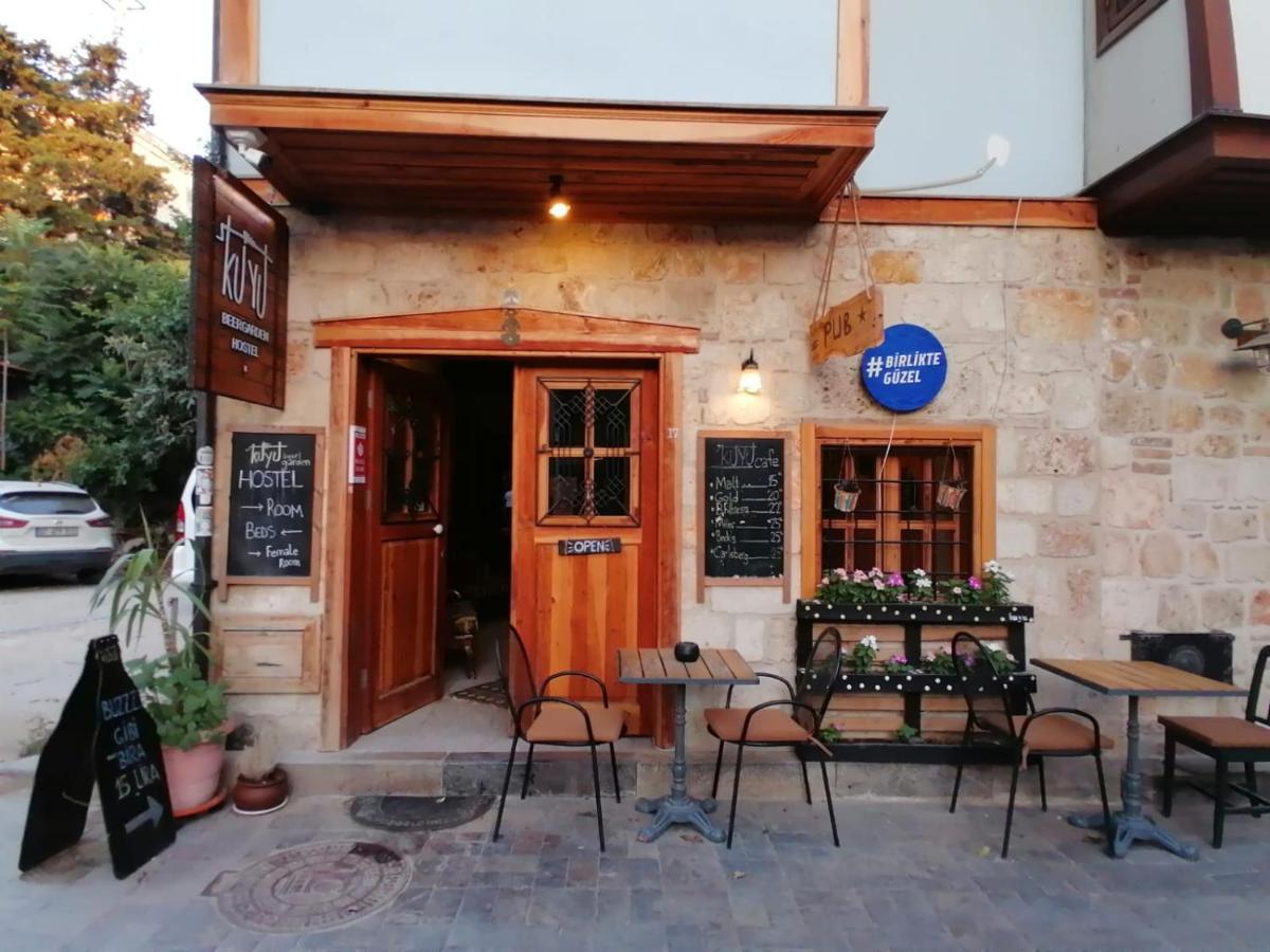 Kuyu Beergarden Hostel *
