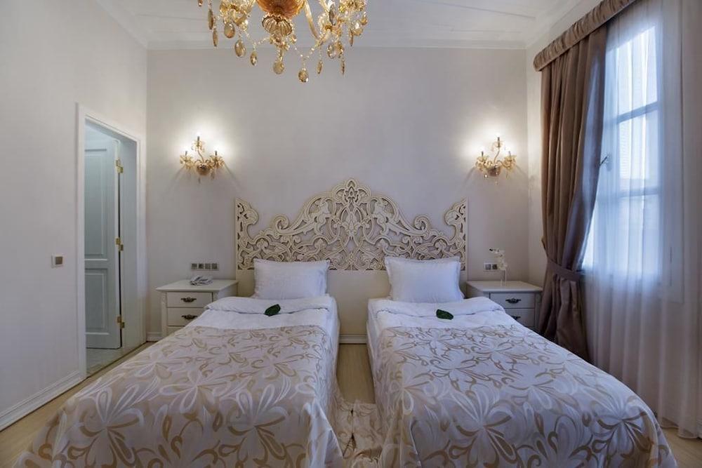 Lavin Hotel 5*