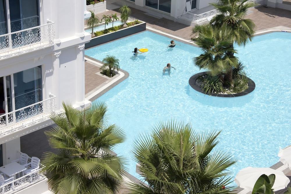 Aparthotel Hun Club 2*