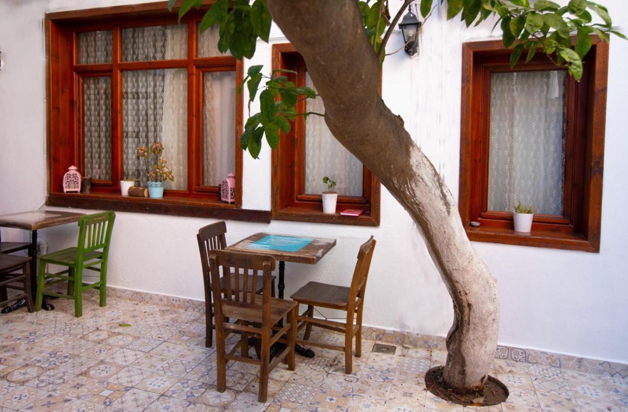 Lily Town Hostel Antalya