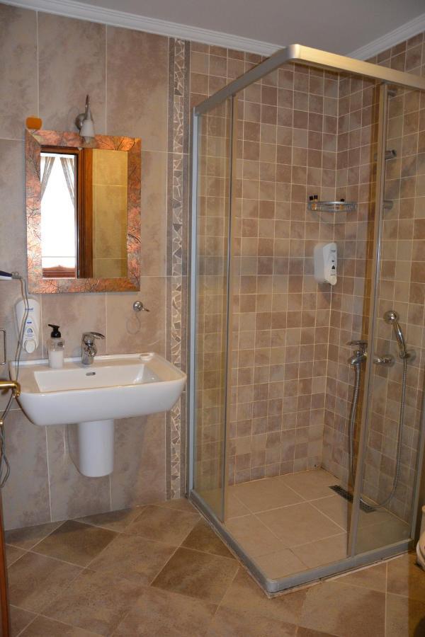 Odile Konak Hostel *