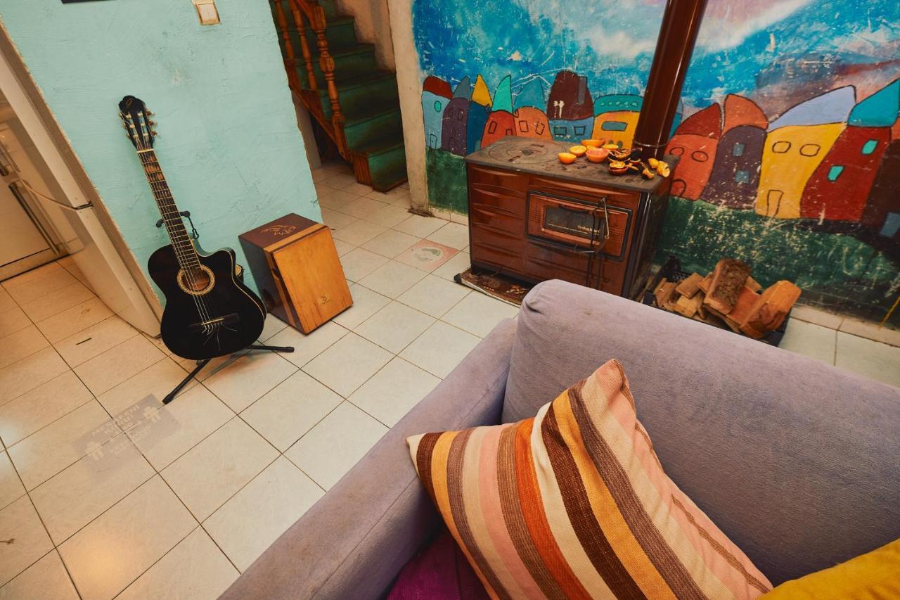 Vague Hostel