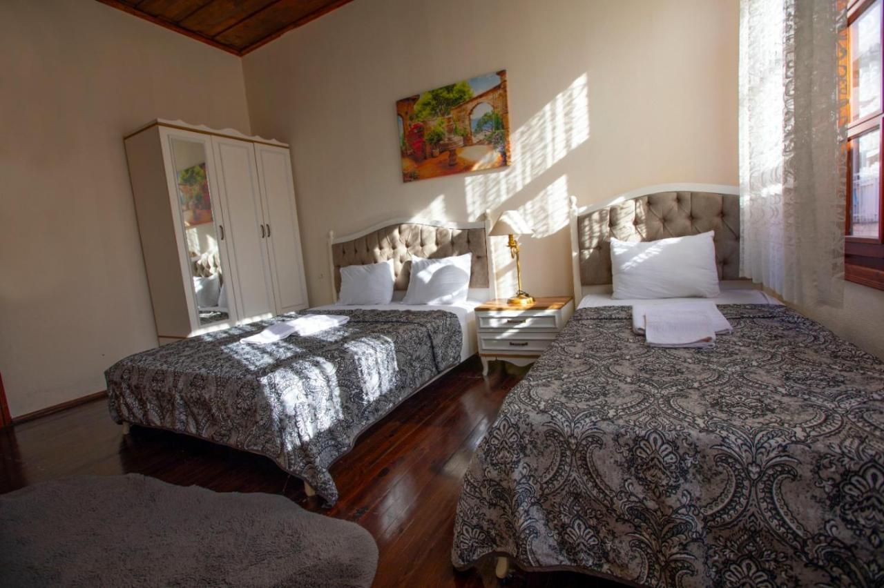 Hostel Lily Town *