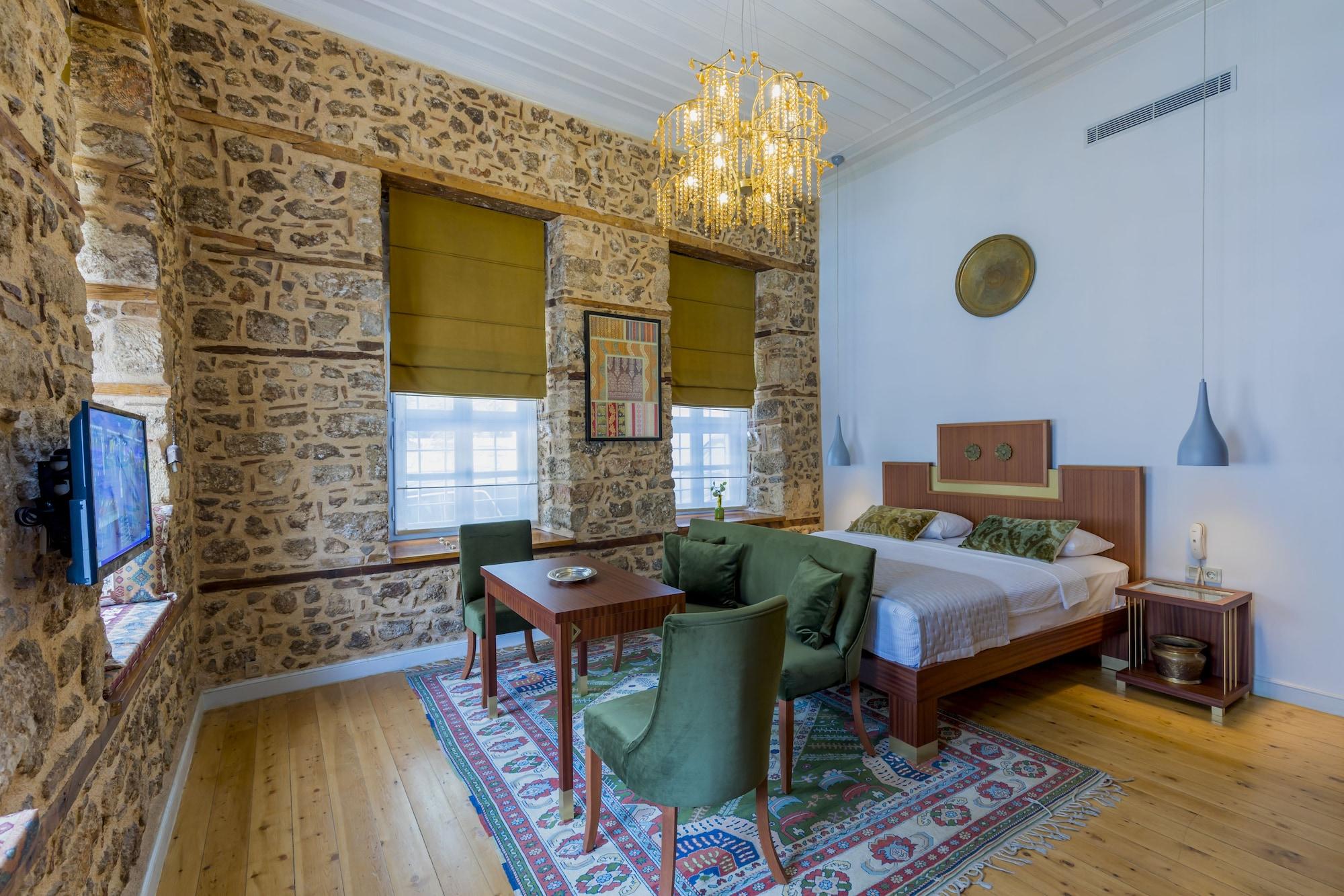 Delight Deluxe Hotel 4*