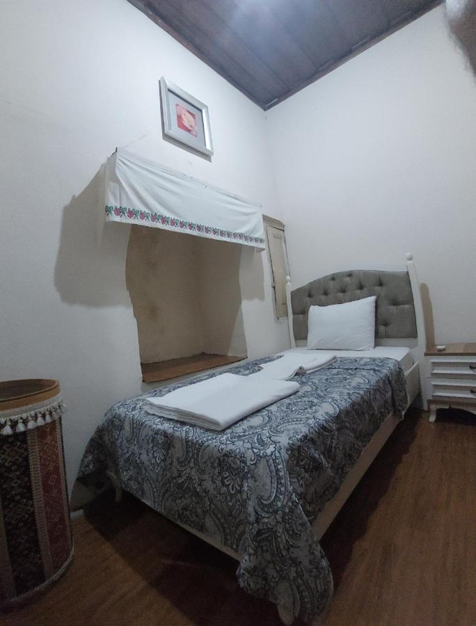 Hostel Lily Town