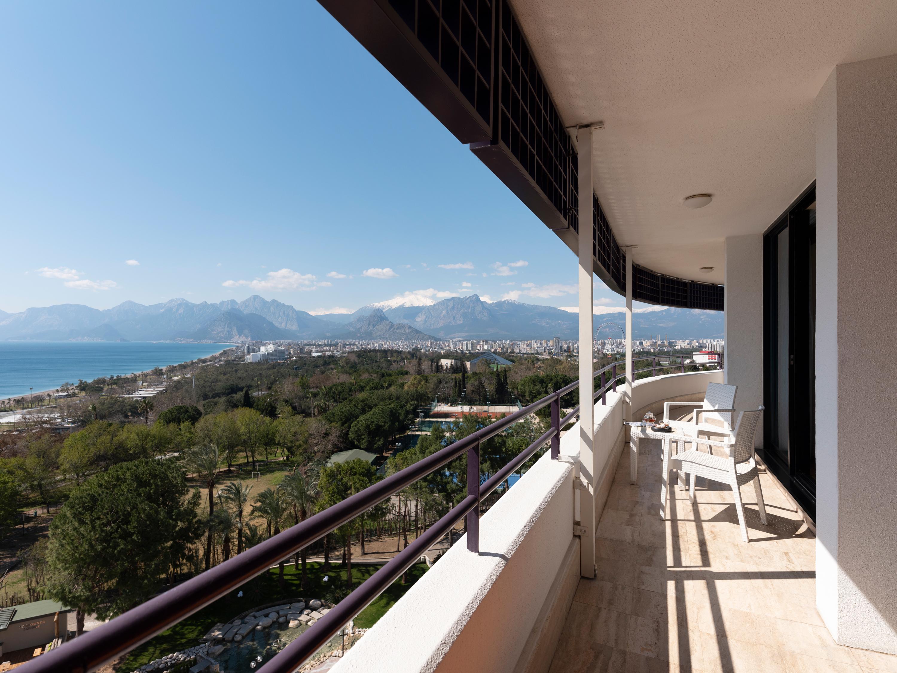 Otel Rixos Downtown - The Land Of Legends Access