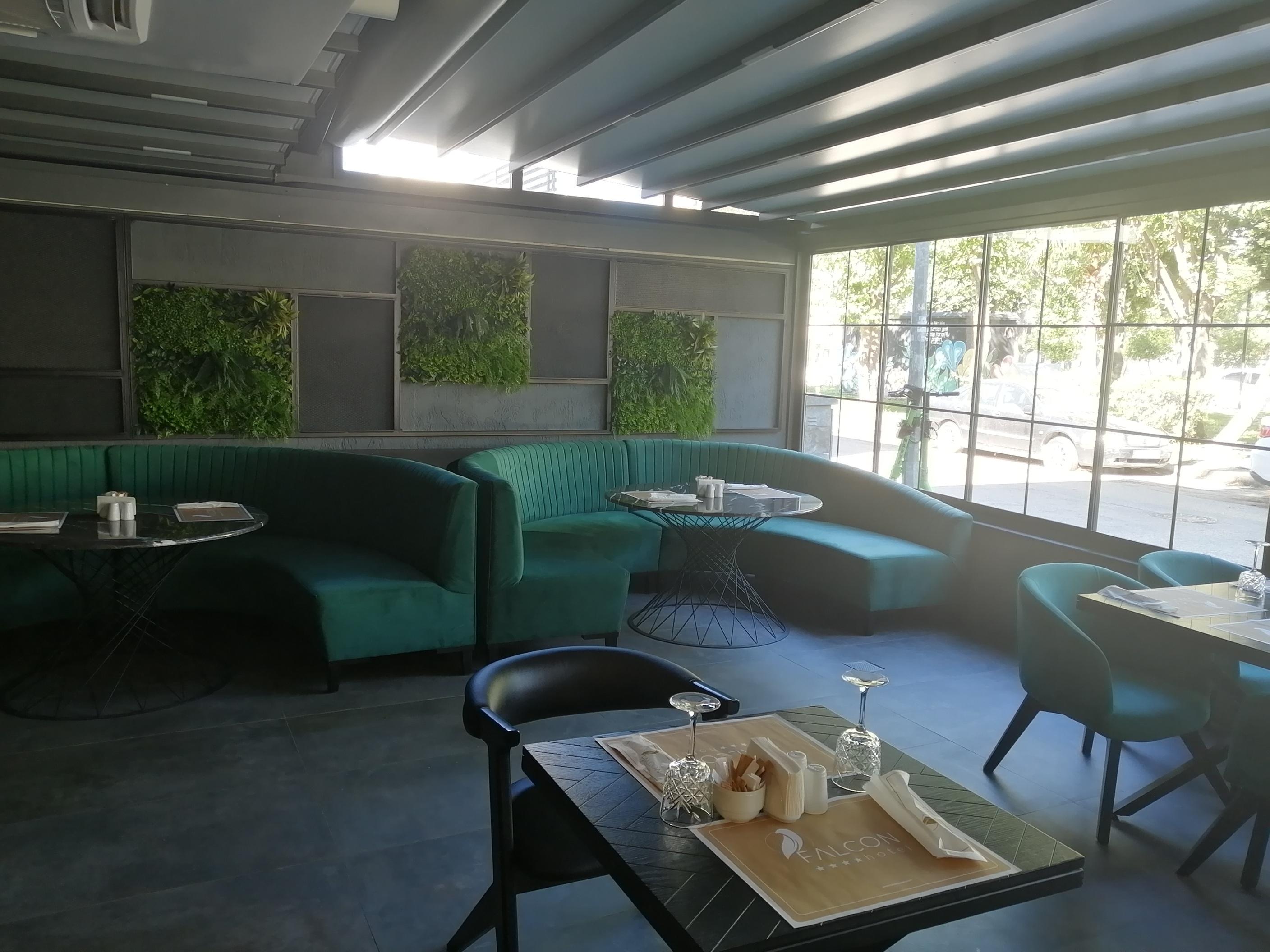 Falcon 1511 Hotel