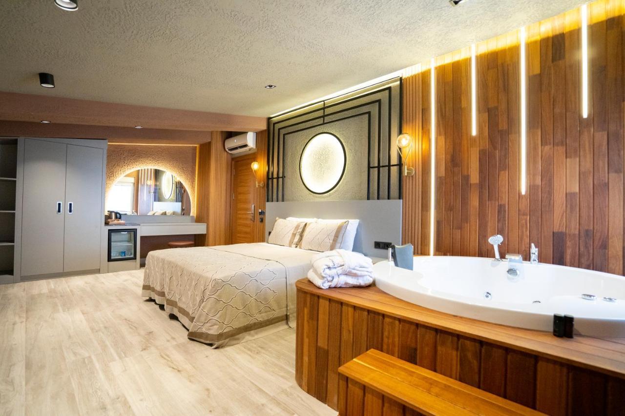 Hotel &