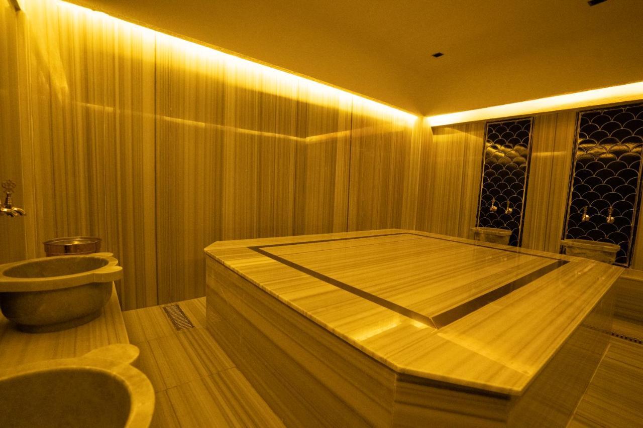 Hotel &